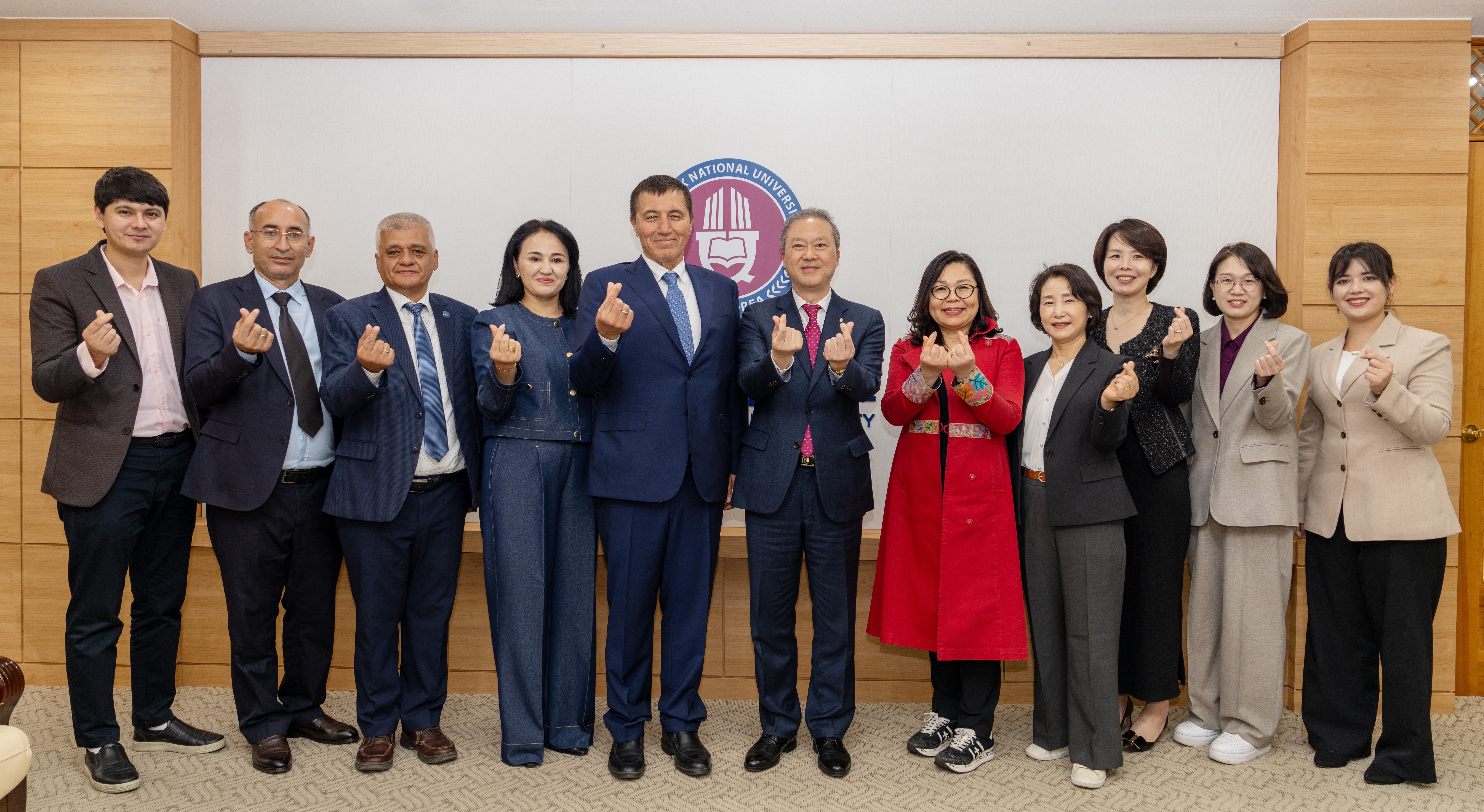 [2025.10.21.] 우리대학, 우즈벡 기묘국제대학과 국제교류 협약 체결 1번째 첨부파일 이미지